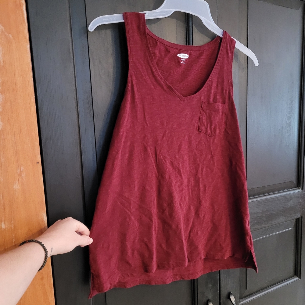 Maroon v-neck tank top